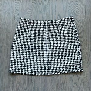 Houndstooth mini skirt size M